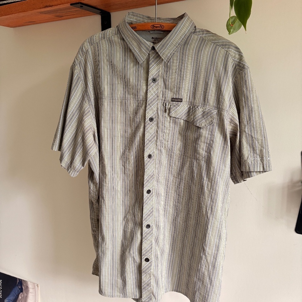 Columbia Short Sleeve dress shirt Outdoors hiking XL Men's polyester cotton
